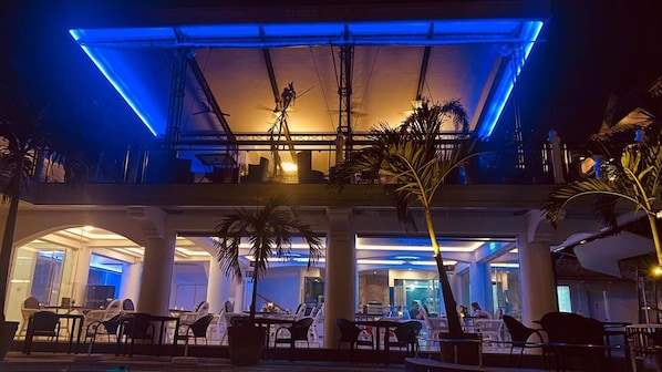 Outdoor dining - Clarkton Hotel (Angeles City)