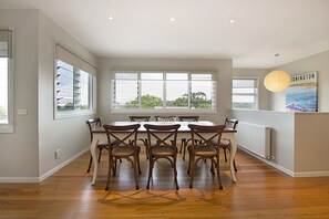 House, 3 Bedrooms | In-room dining