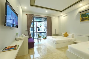Minibar, escritorio, wifi gratis y ropa de cama
