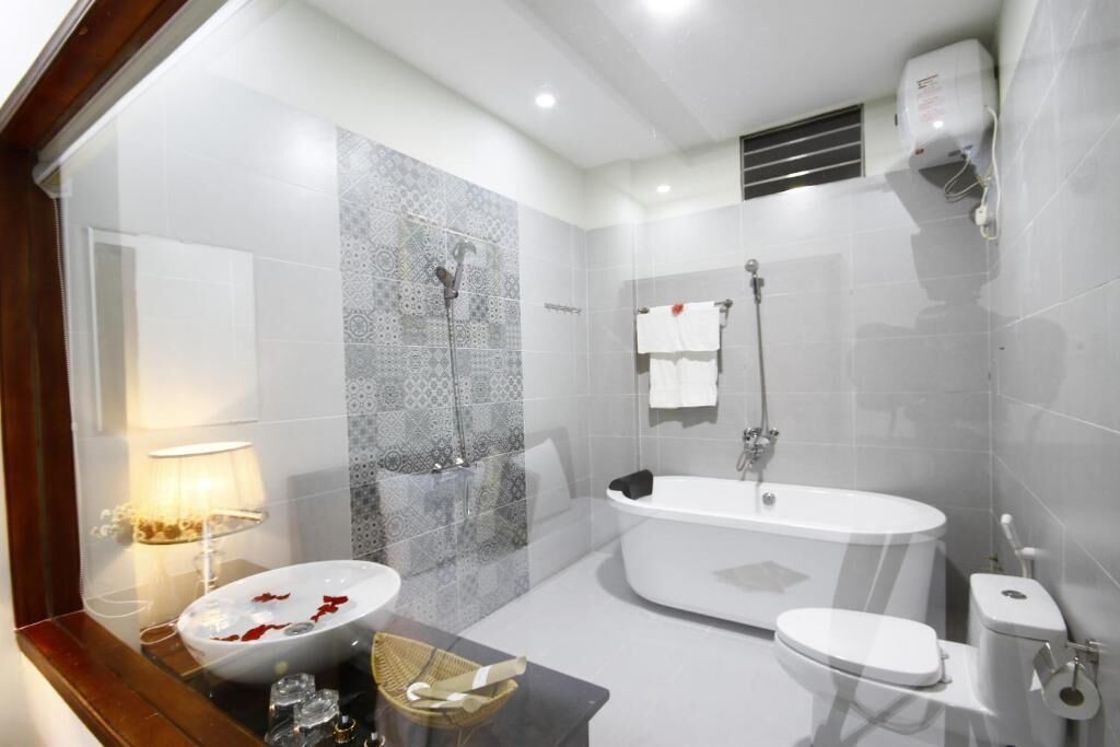 studio | bathroom | free toiletries, hair dryer, slippers, bidet