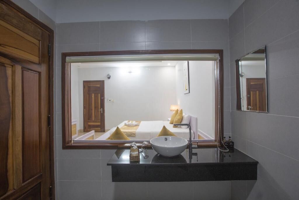 studio | bathroom | free toiletries, hair dryer, slippers, bidet