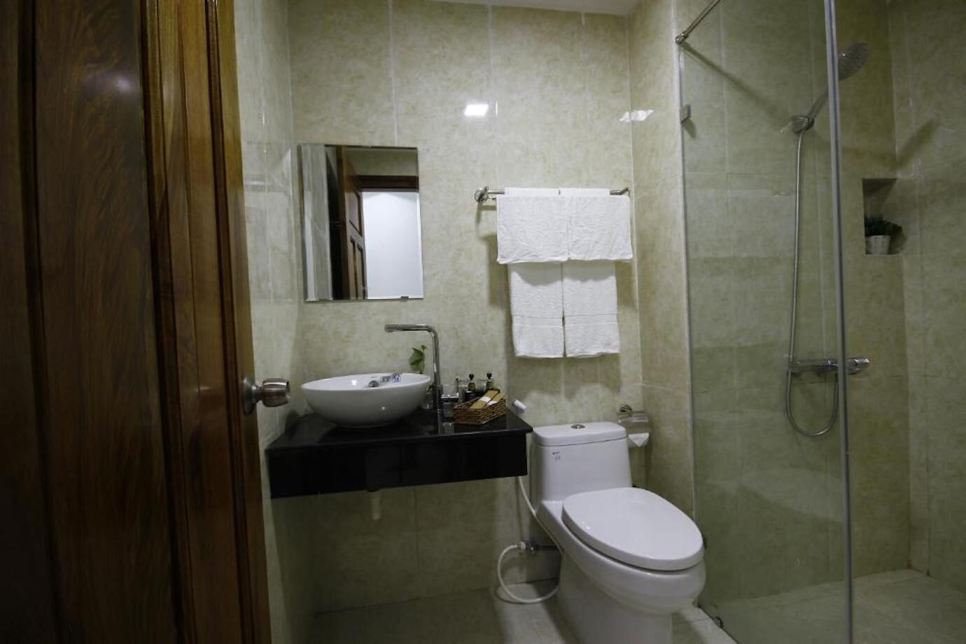 deluxe suite | bathroom | free toiletries, hair dryer, slippers, bidet