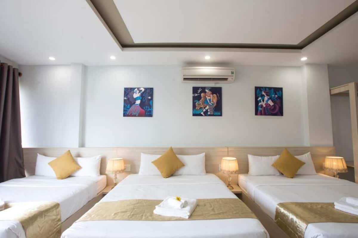 Minibar, escritorio, wifi gratis y ropa de cama