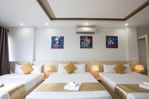 Suite familiare | Minibar, una scrivania, Wi-Fi gratuito, lenzuola