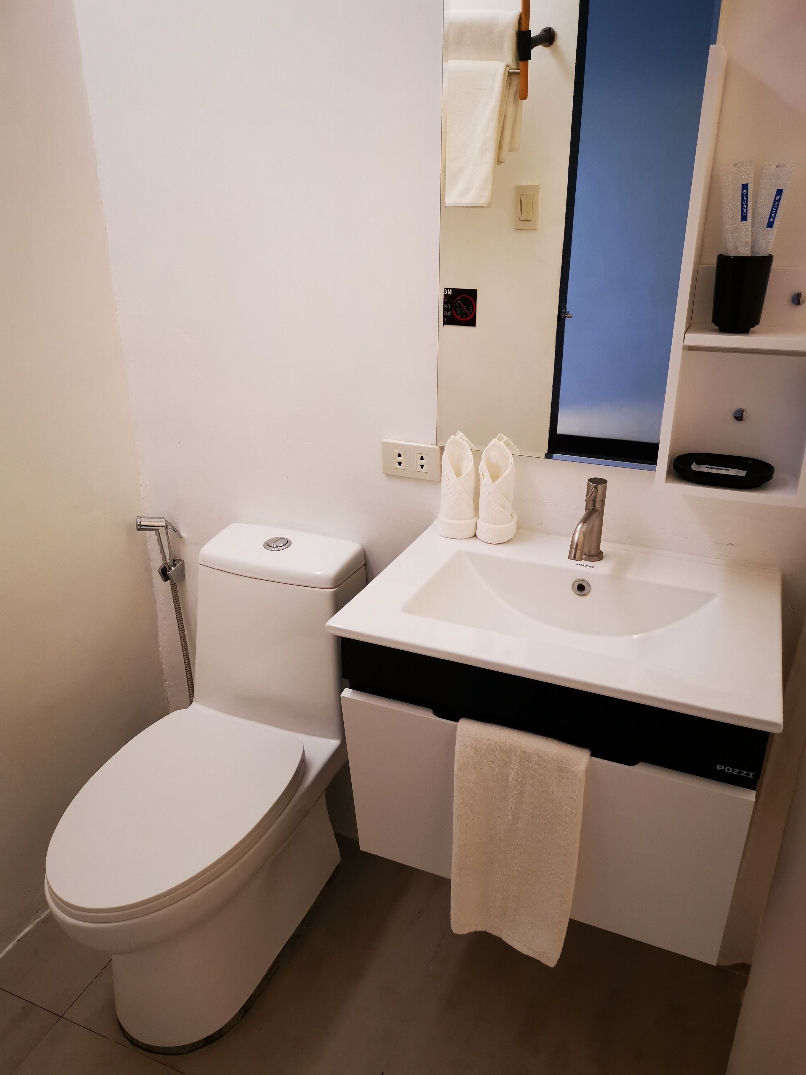 family quadruple room | bathroom | shower, free toiletries, hair dryer, bidet