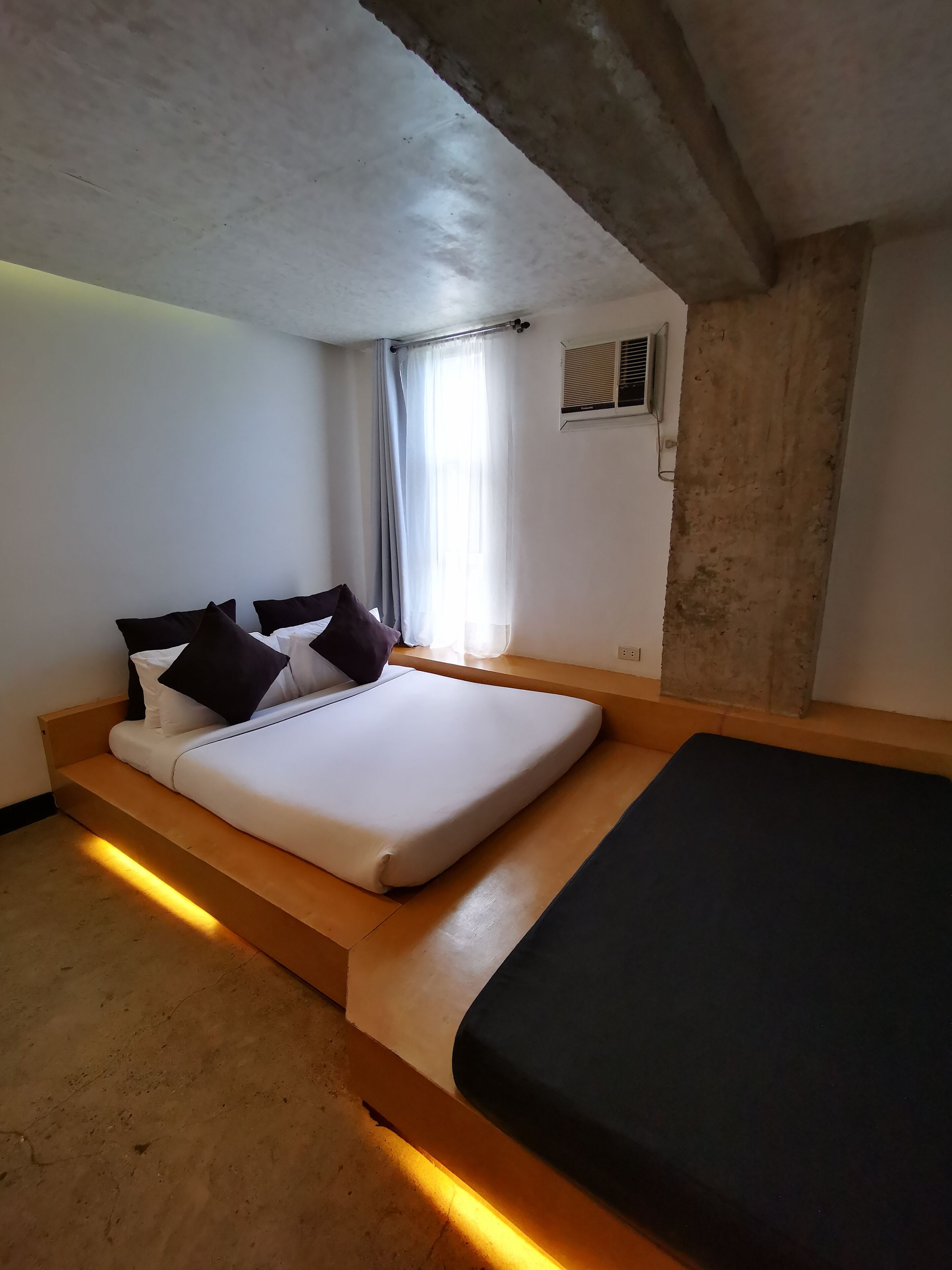 standard room | in-room safe, desk, laptop workspace, iron/ironing board