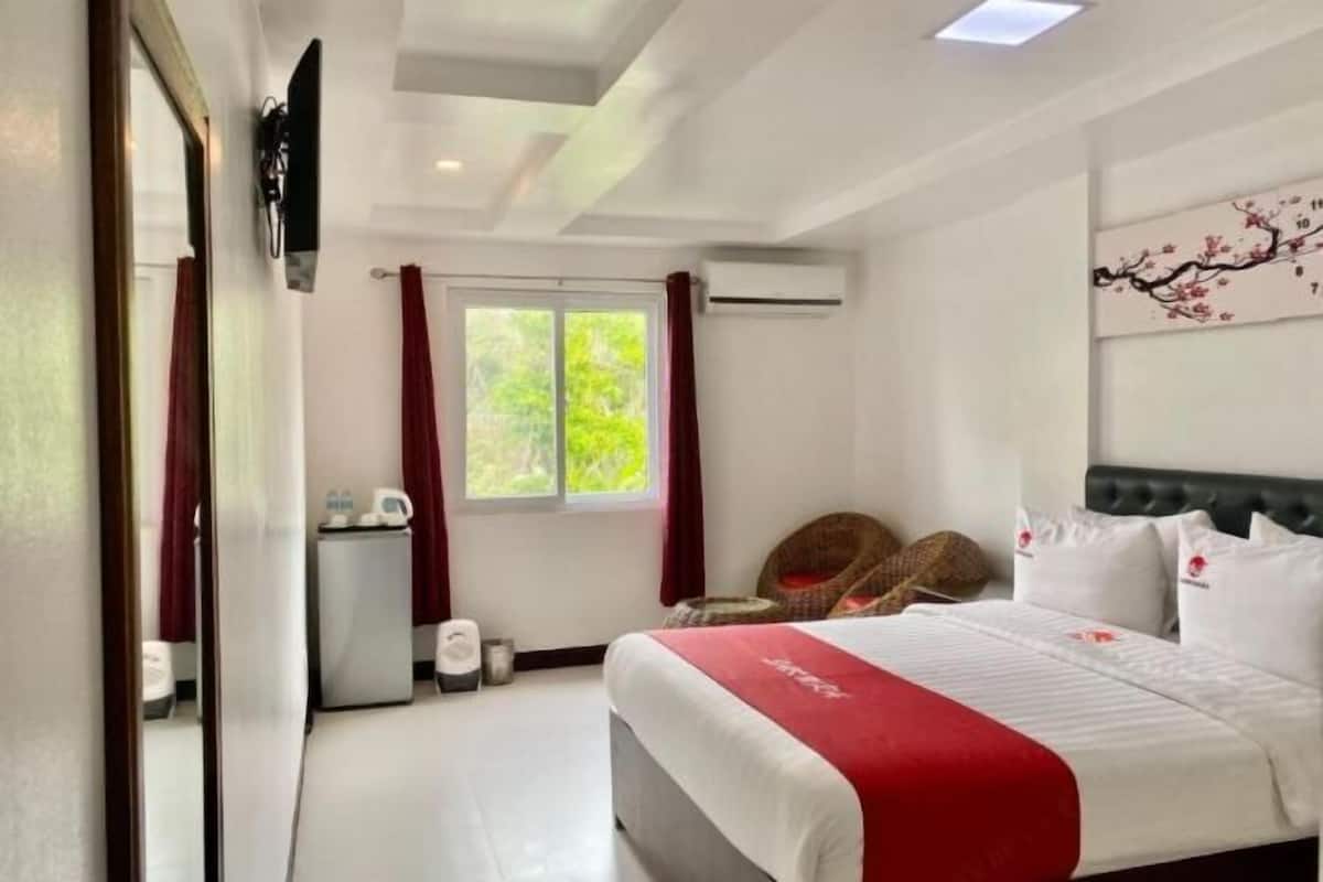 In-room safe, desk, laptop workspace, iron/ironing board