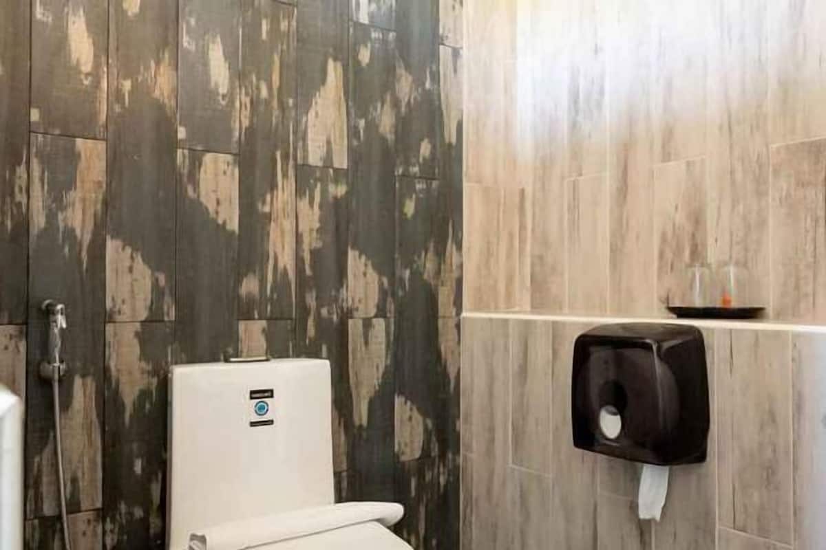 Bathroom | Shower, free toiletries, hair dryer, slippers