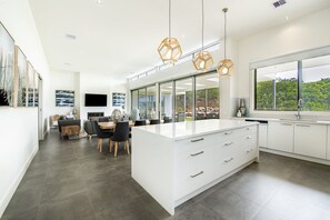 Private kitchen - Coastal Chic (St. Andrews Beach)