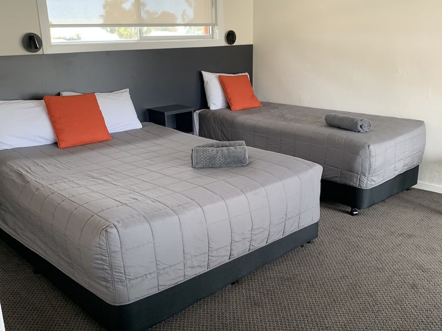 Family Room | Soundproofing, free WiFi, bed sheets