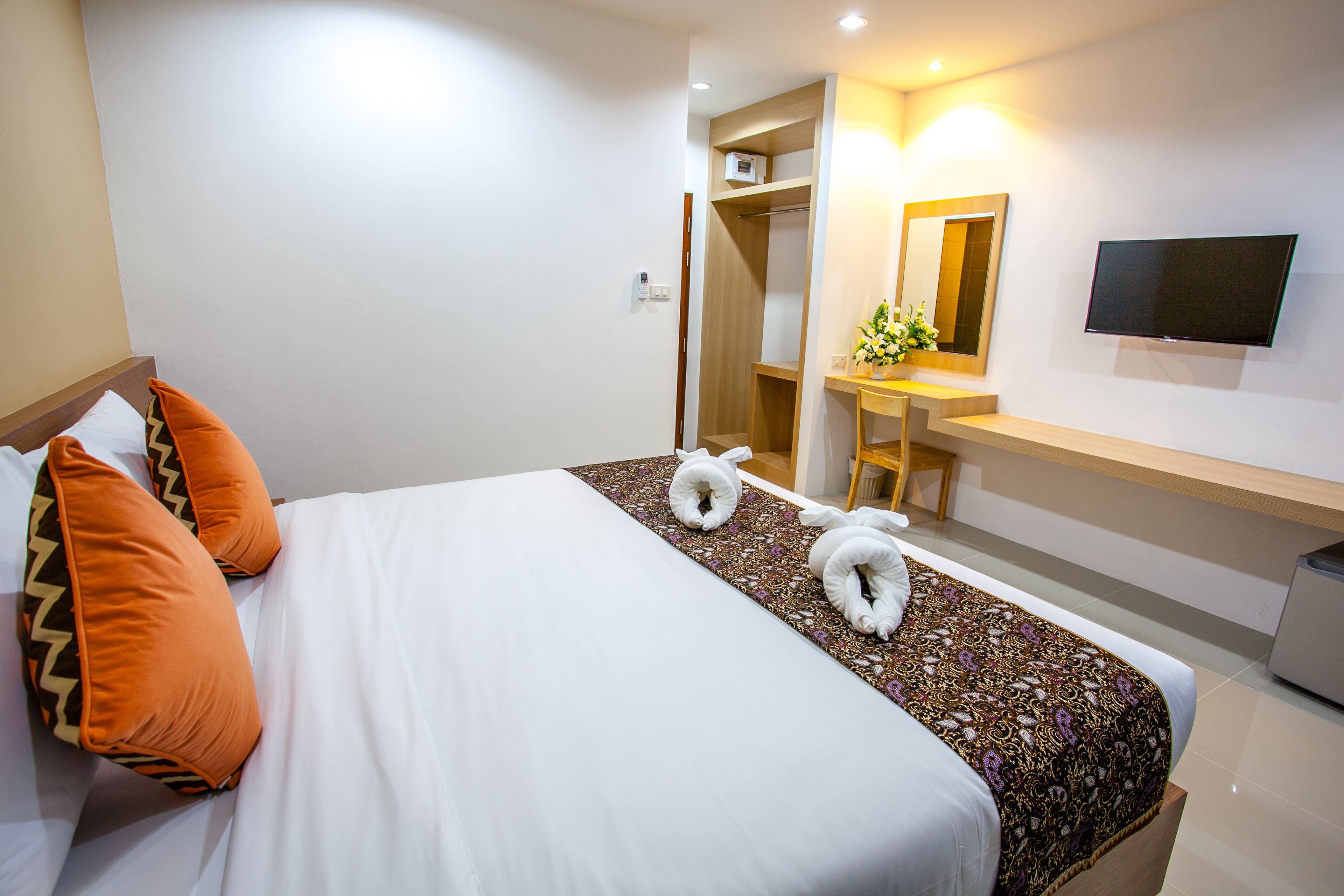 standard double room | 1 bedroom, desk, blackout curtains, iron/ironing board