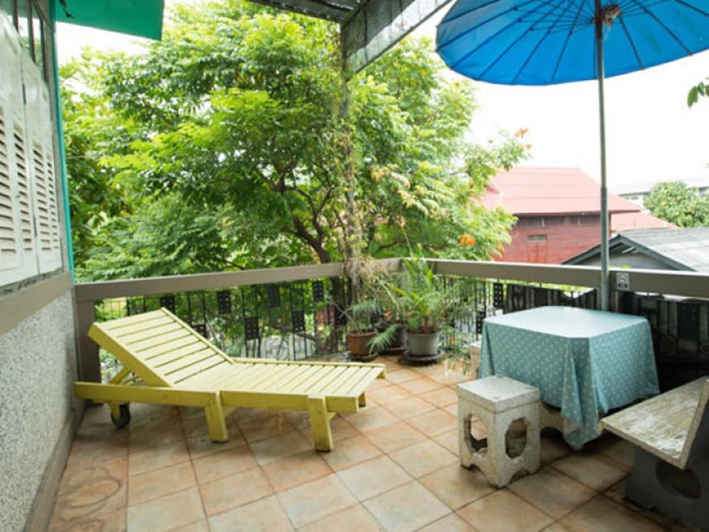 60 Bluehouse by null