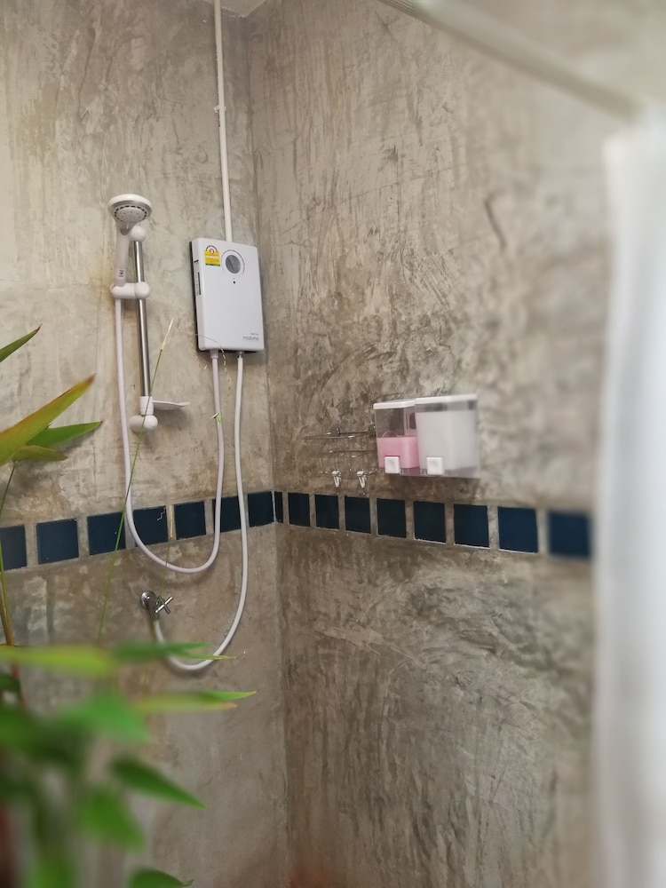 60 Bluehouse by null