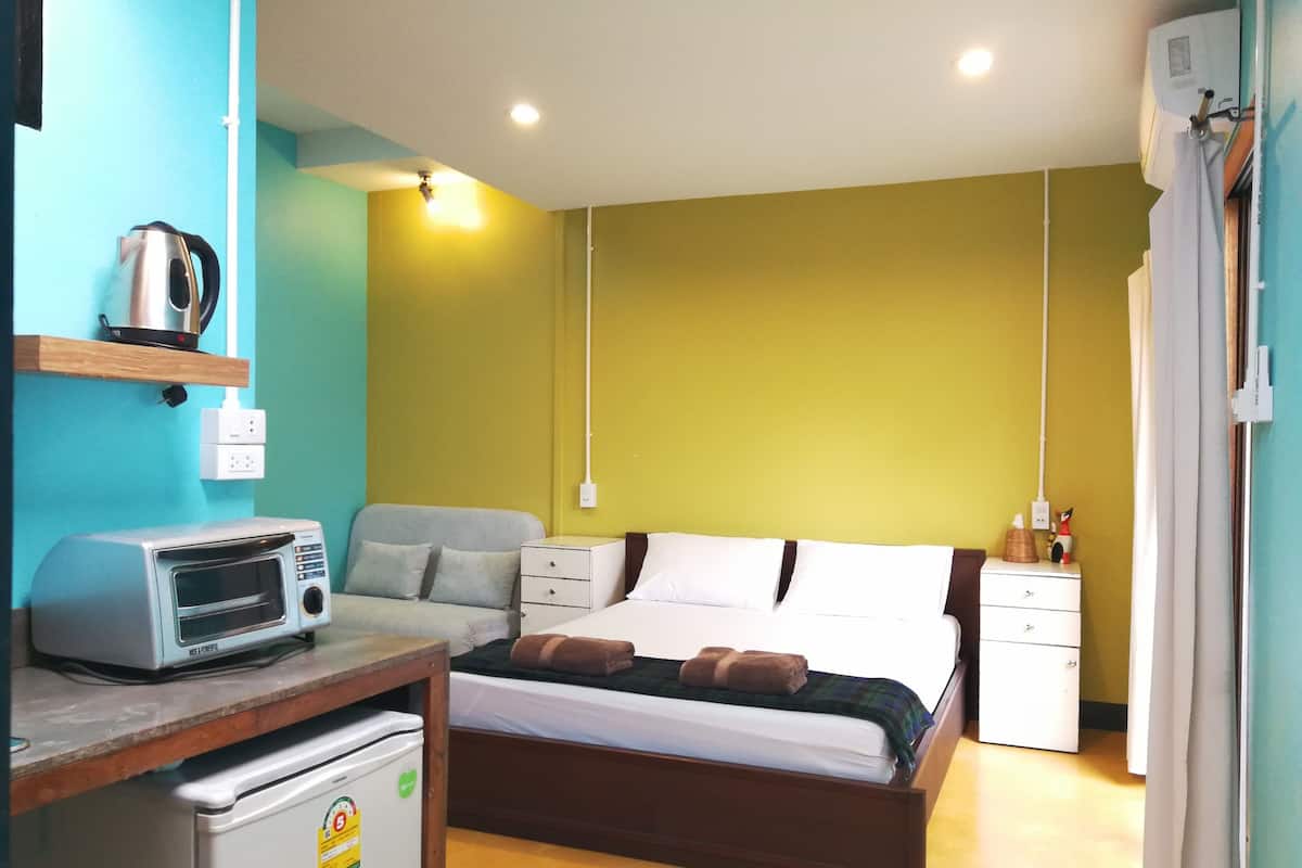 Studio with Private Bathroom | 무료 WiFi