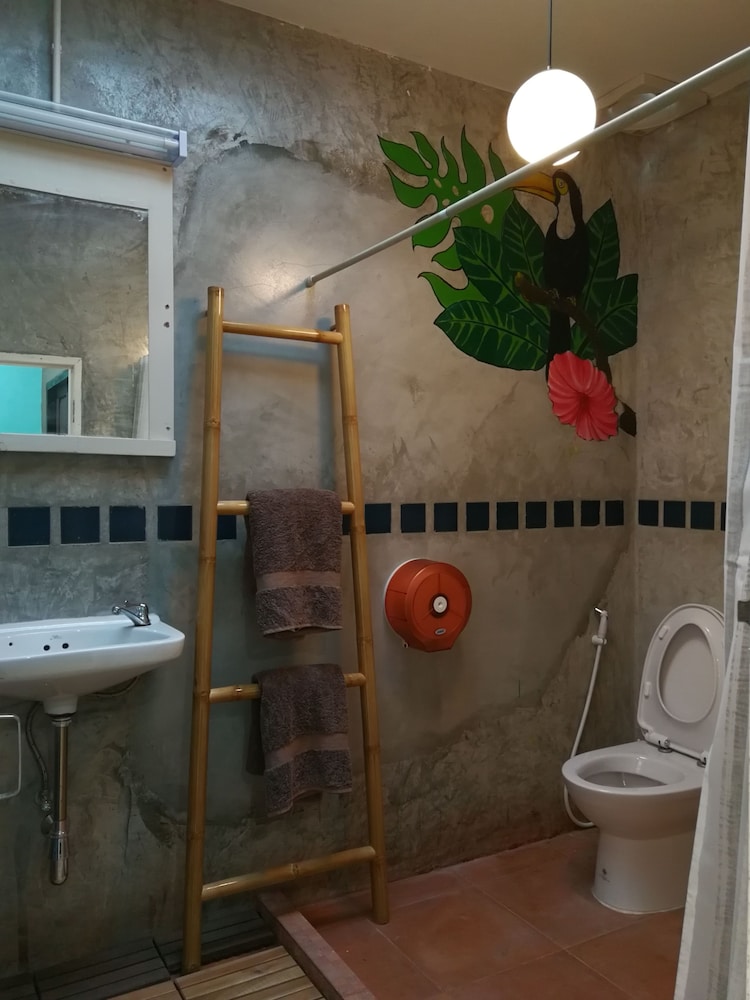 60 Bluehouse by null