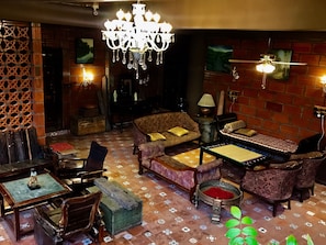 Lobby lounge