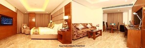 Suite Royal, ensuite | Minibar, brankas, meja kerja, dan kedap suara