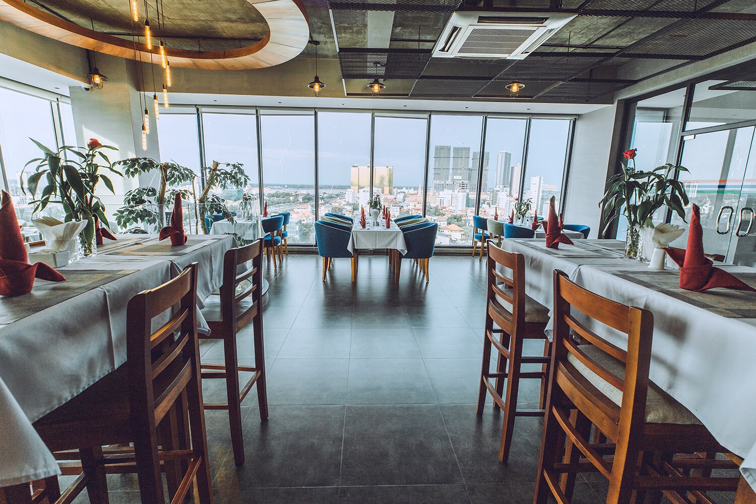 daily cooked-to-order breakfast (usd 9 per person)