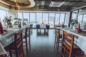 每日供应即点即�煮早餐（每人 USD 9）