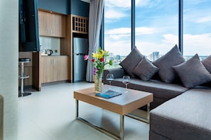 Suíte executiva, 1 quarto, vista para a cidade | Roupas de cama premium, cofres nos quartos, escrivaninha
