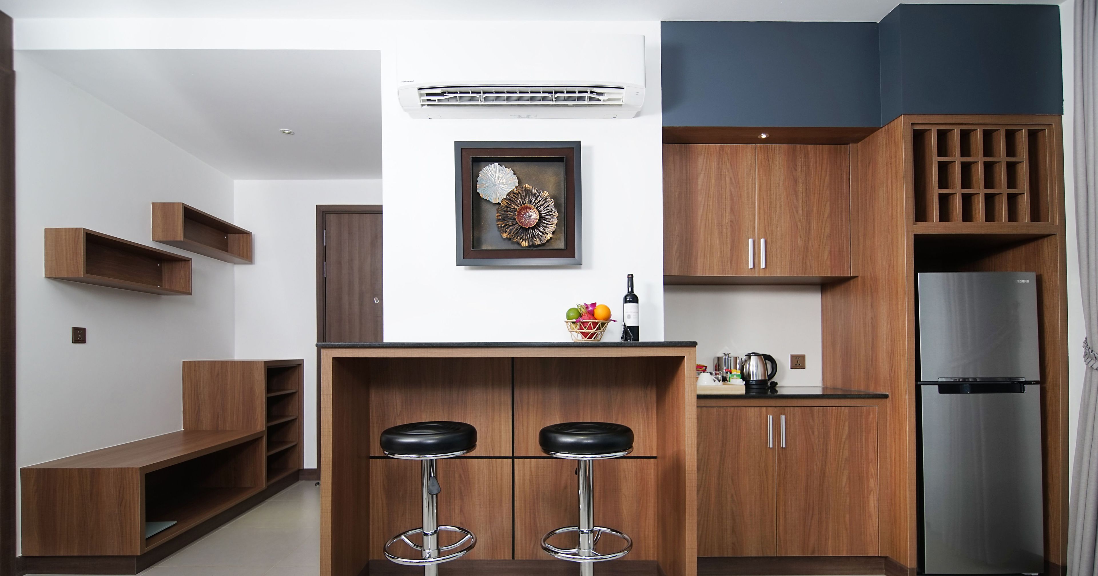 executive suite, 1 bedroom, city view | private kitchenette | fridge, coffee/tea maker, electric kettle