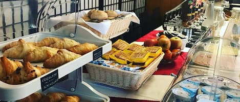 Desayuno buffet (EUR 12 por persona)