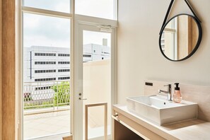 Zweibettzimmer, Nichtraucher, Terrasse (Max 3 adults w sofabed,no bed type RQ) | Terrasse/Patio