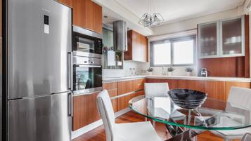 1 bedroom, Egyptian cotton sheets, premium bedding, pillow-top beds