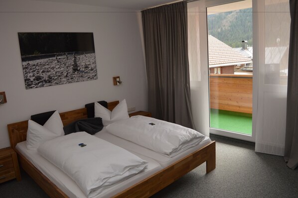 Basic Double Room, 1 Queen Bed, Balcony, Mountain View