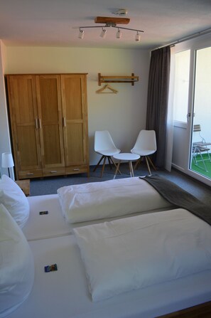 Basic Double Room, 1 Queen Bed, Balcony, Mountain View | Premium bedding, free WiFi, bed sheets - Bergsteiger-Hotel Grüner Hut (Bad Hindelang)