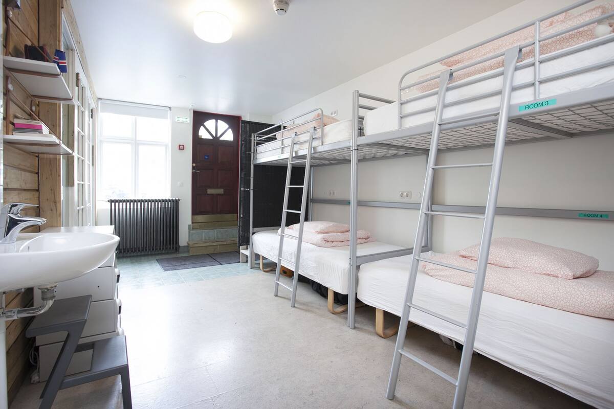 Basic Shared Dormitory, Park View (Stúdíó) | In-room safe, soundproofing, free WiFi