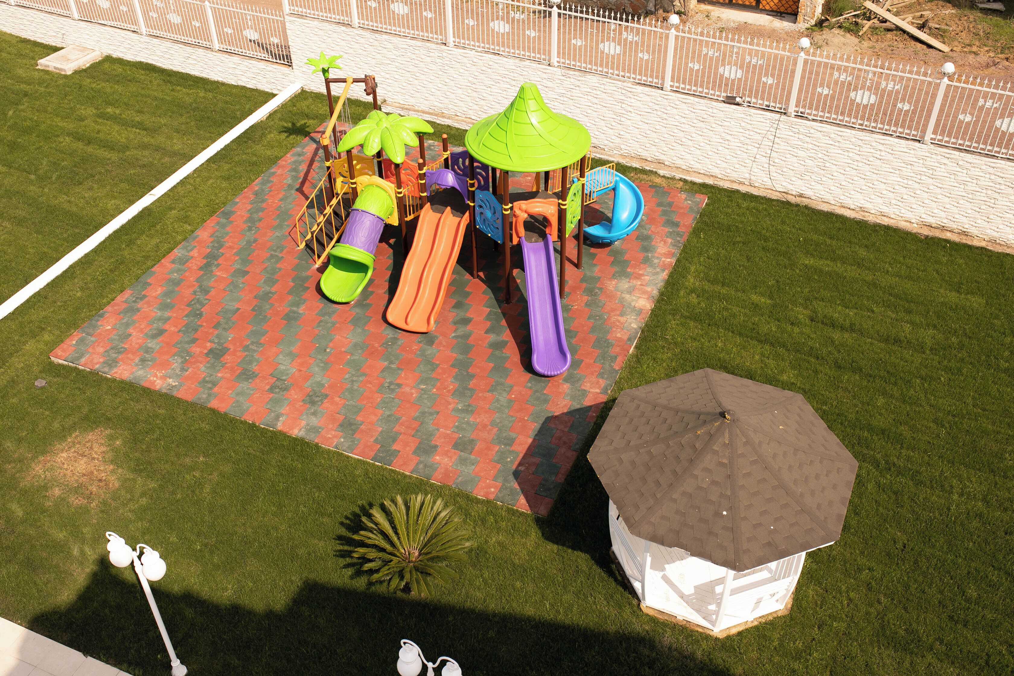 Kawasan main kanak-kanak – terbuka