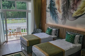 标准房 | 迷你吧、客房内保��险箱、办公桌、笔记本电脑工作区