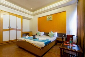 In-room safe, desk, iron/ironing board, free WiFi