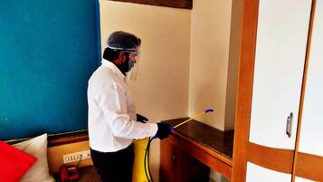 Caja fuerte, escritorio, tabla de planchar con plancha y wifi gratis