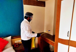 セーフティボックス (室内)、デスク、アイロン / アイロン台、WiFi (無料)