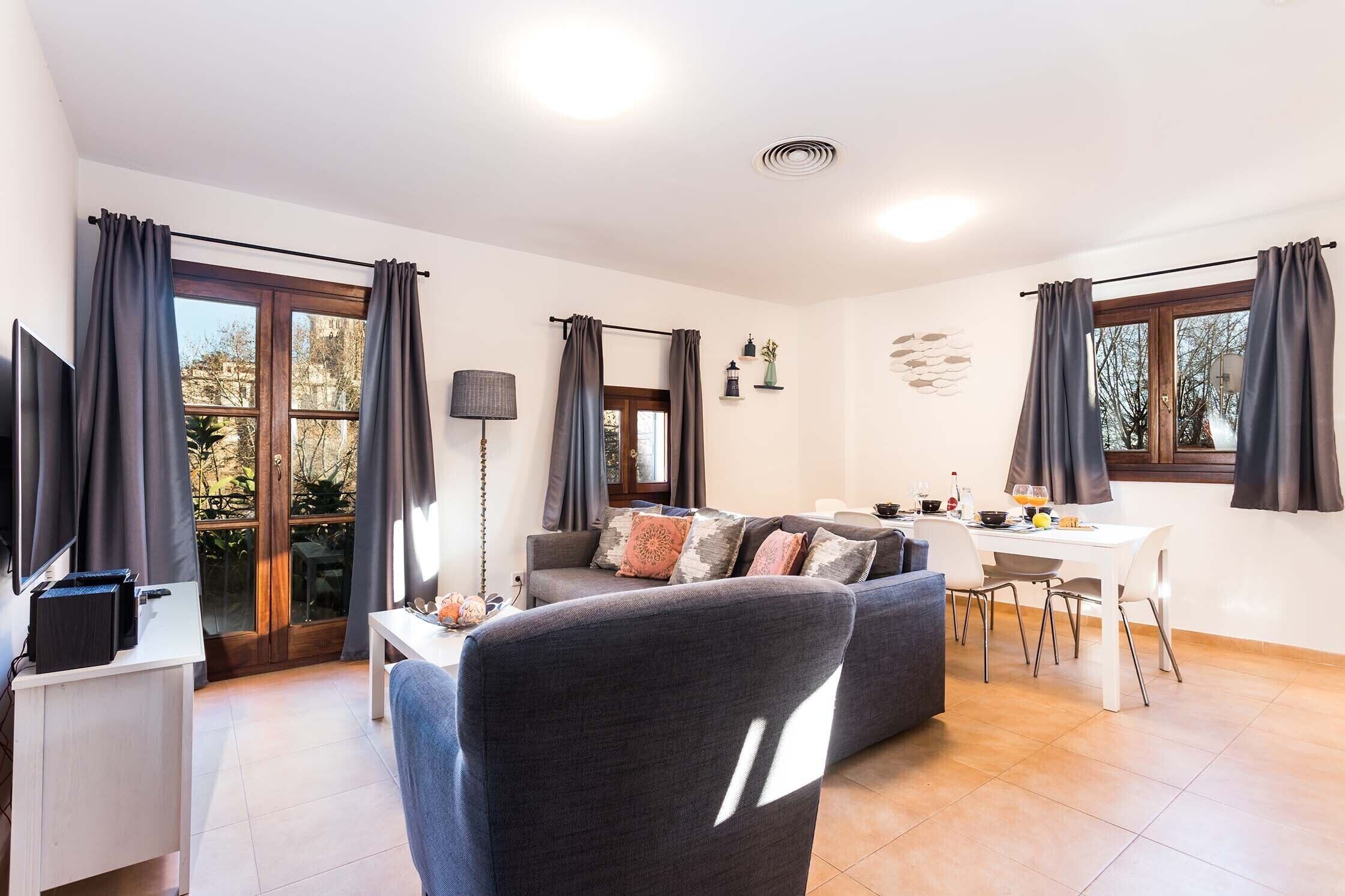 Superior penthouse, 1 slaapkamer, terras | Dineerruimte
