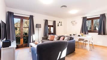 Superior penthouse, 1 slaapkamer, terras | Dineerruimte