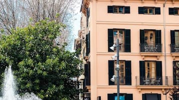 Vista frontal de la propiedad