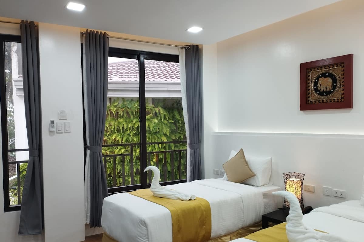 豪華客房 (Garden wall, 2 single bed) | 迷你吧、客房內保險箱、遮光布/窗簾、隔音