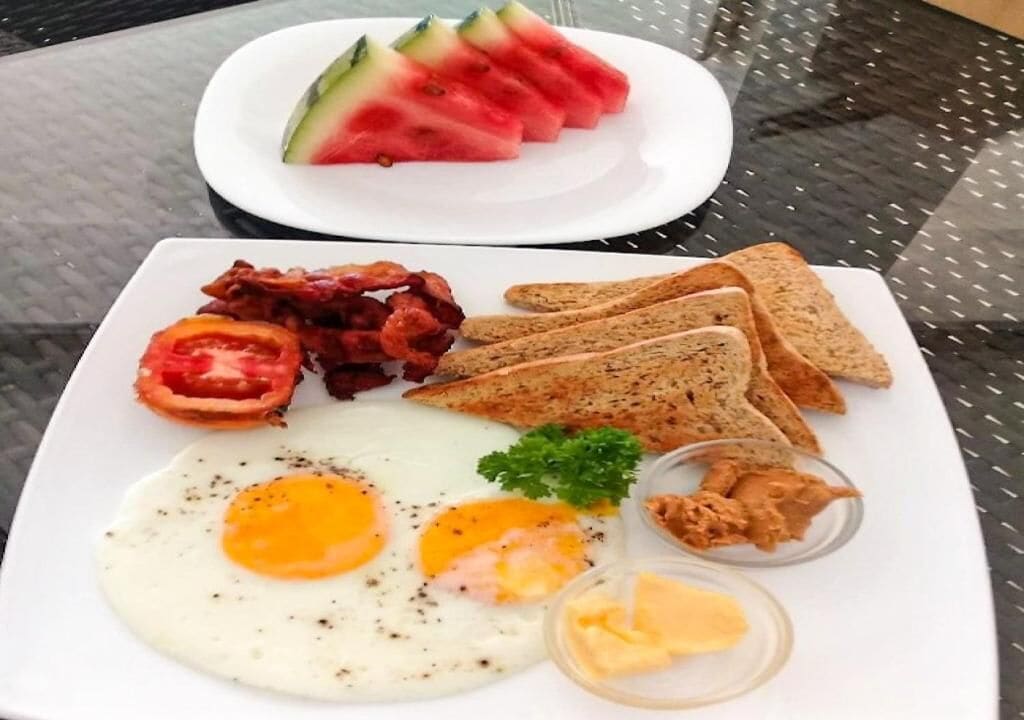free daily full breakfast