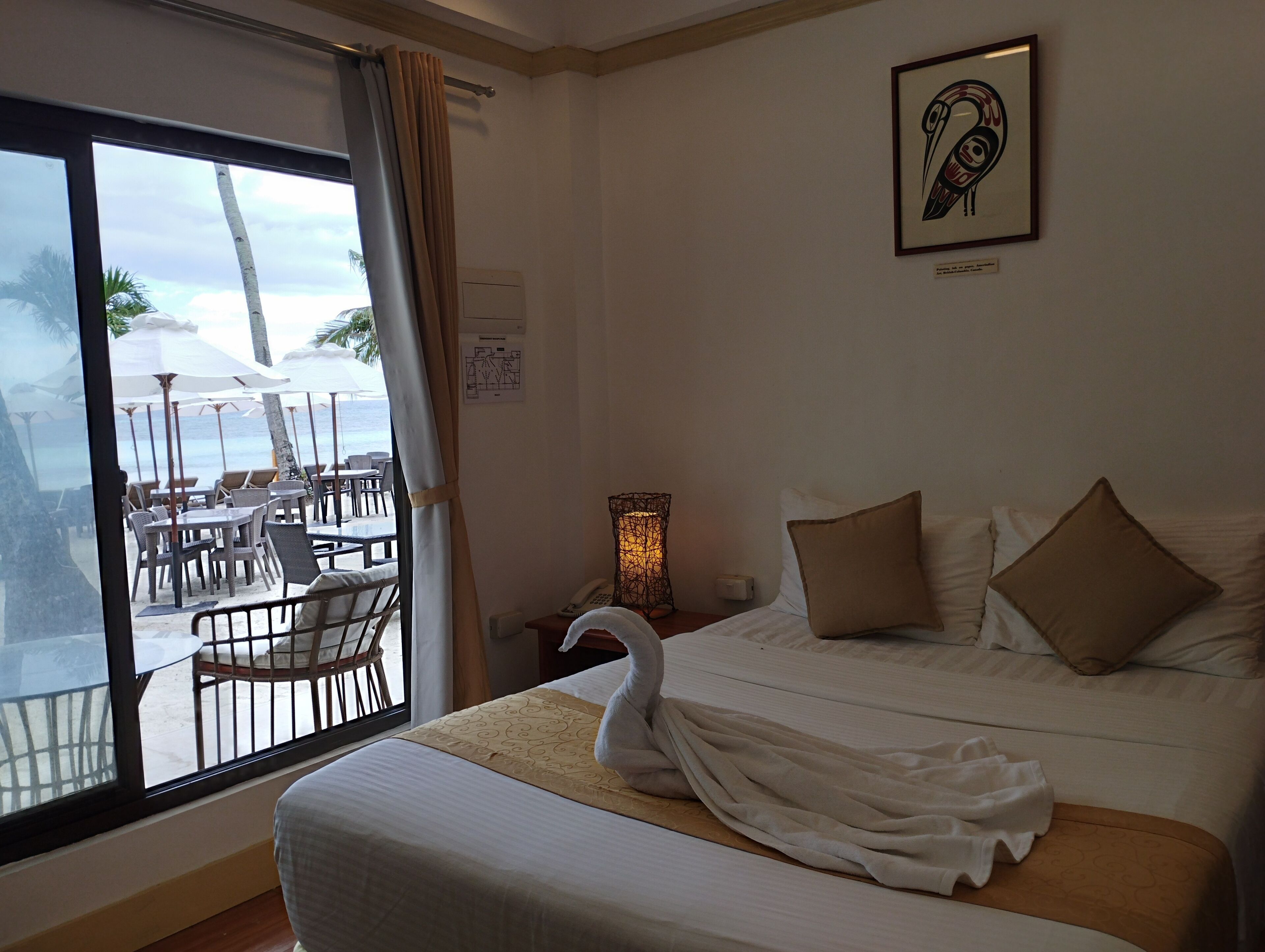 Habitación Deluxe, vista al mar | Minibar, caja de seguridad en la habitación y decoración personalizada 