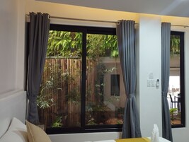 Deluxe with Garden View (1QB) | Minibar, una cassaforte in camera, con stile personalizzato