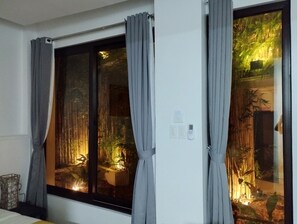 Deluxe with Garden View (1QB) | Minibar, in-room safe, individually decorated, blackout drapes