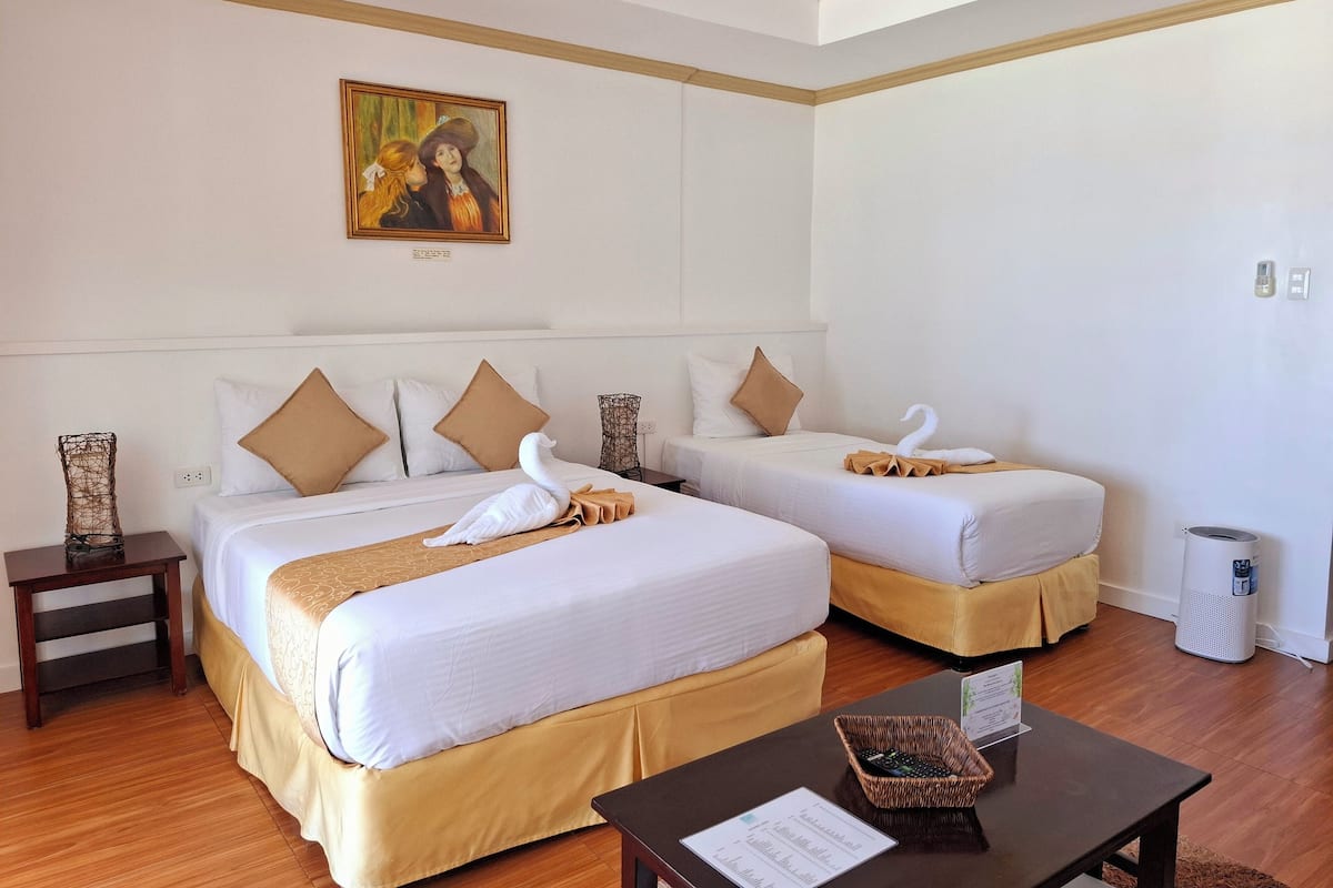 Kamer, uitzicht op zee (Suite with Veranda) | 1 slaapkamer, een minibar, een kluis op de kamer