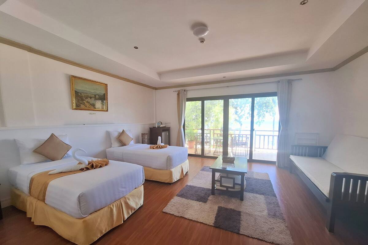 客房, 海景 (Suite with 2 single bed) | 迷你吧、客房內保險箱、遮光布/窗簾、隔音