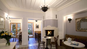 Bar (on property) - Hotel Empress Zoe (Istanbul)