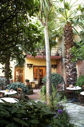 Exterior detail - Hotel Empress Zoe (Istanbul)
