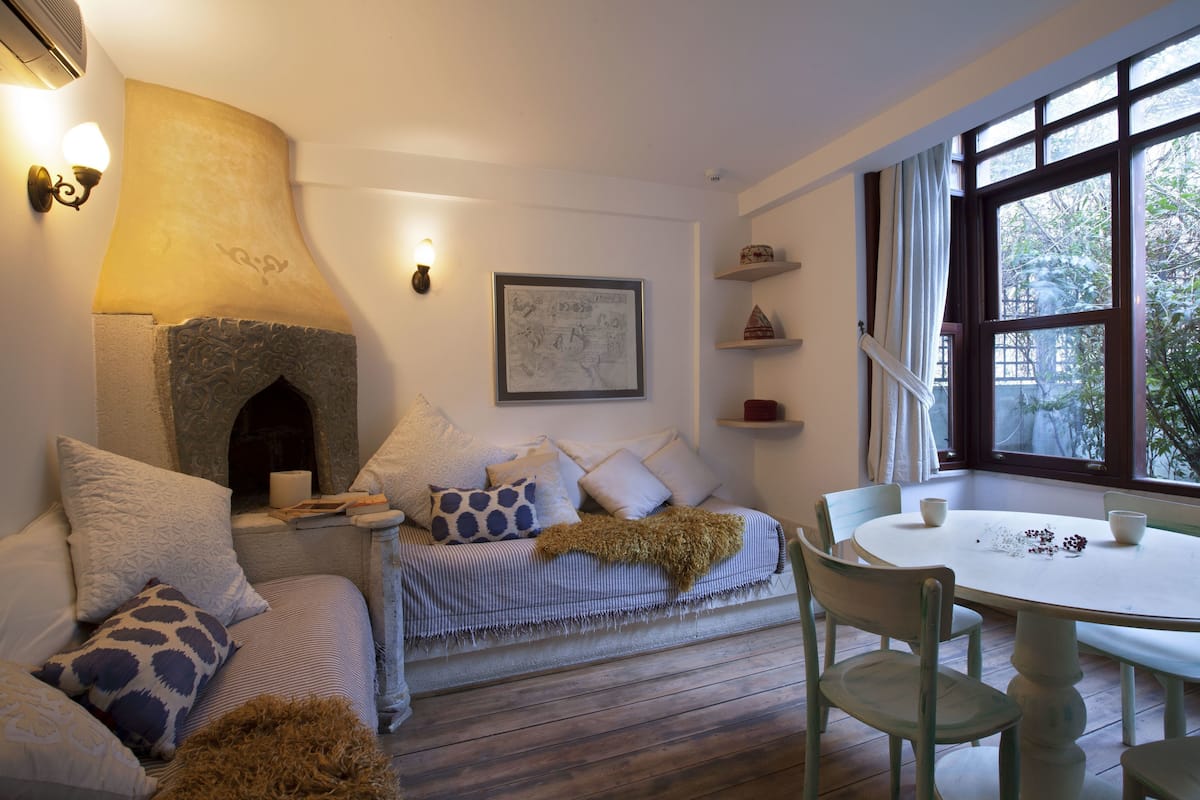 Suite, Garden View | Living room | LCD TV