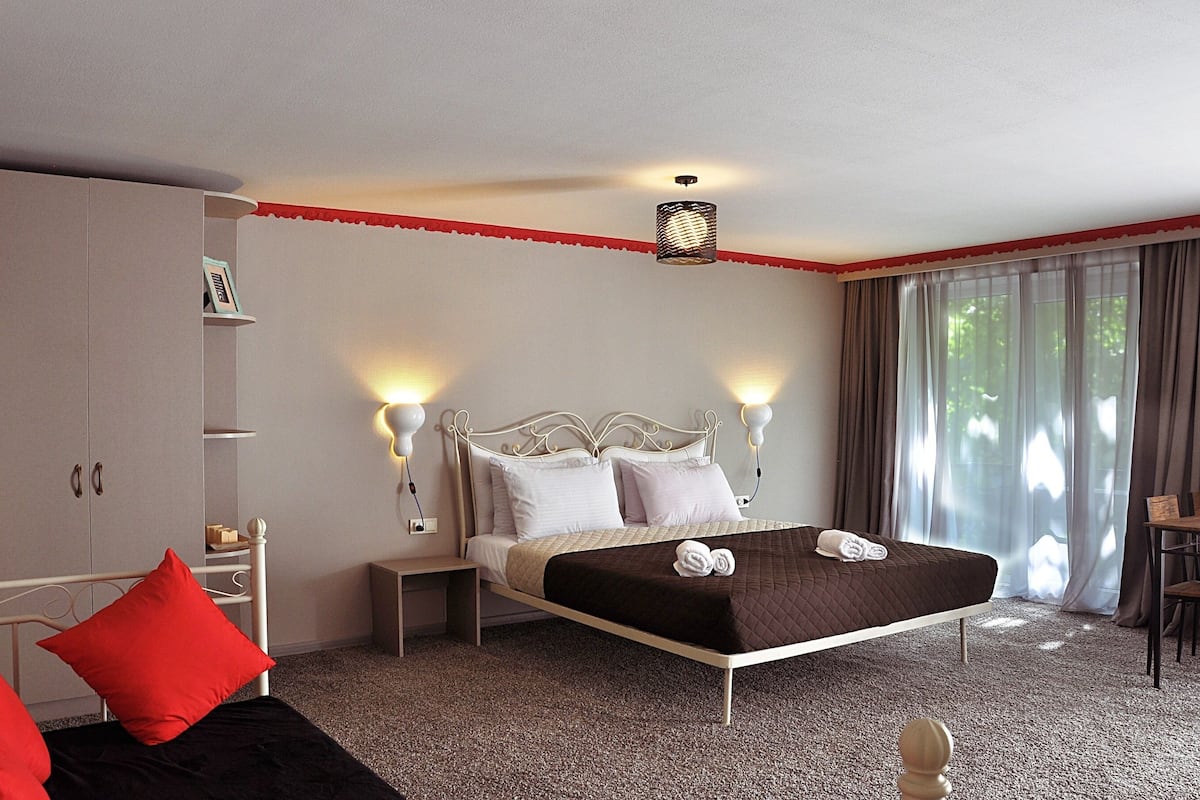 Minibar, desk, blackout drapes, soundproofing